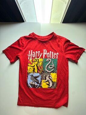 Harry Potter Warner Bros. Red Kids Graphic Tee Size Medium